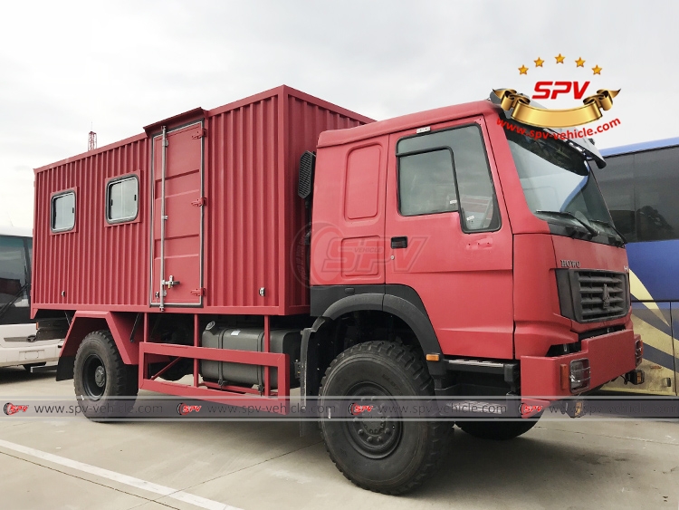 Off-road Lubrication Truck Sinotruk - In Shanghai Port